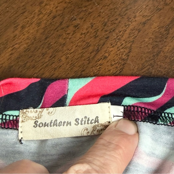 Southern Stitch Black Pink Print Keyhole Top Large Stretch Blouse - Picture 7 of 10